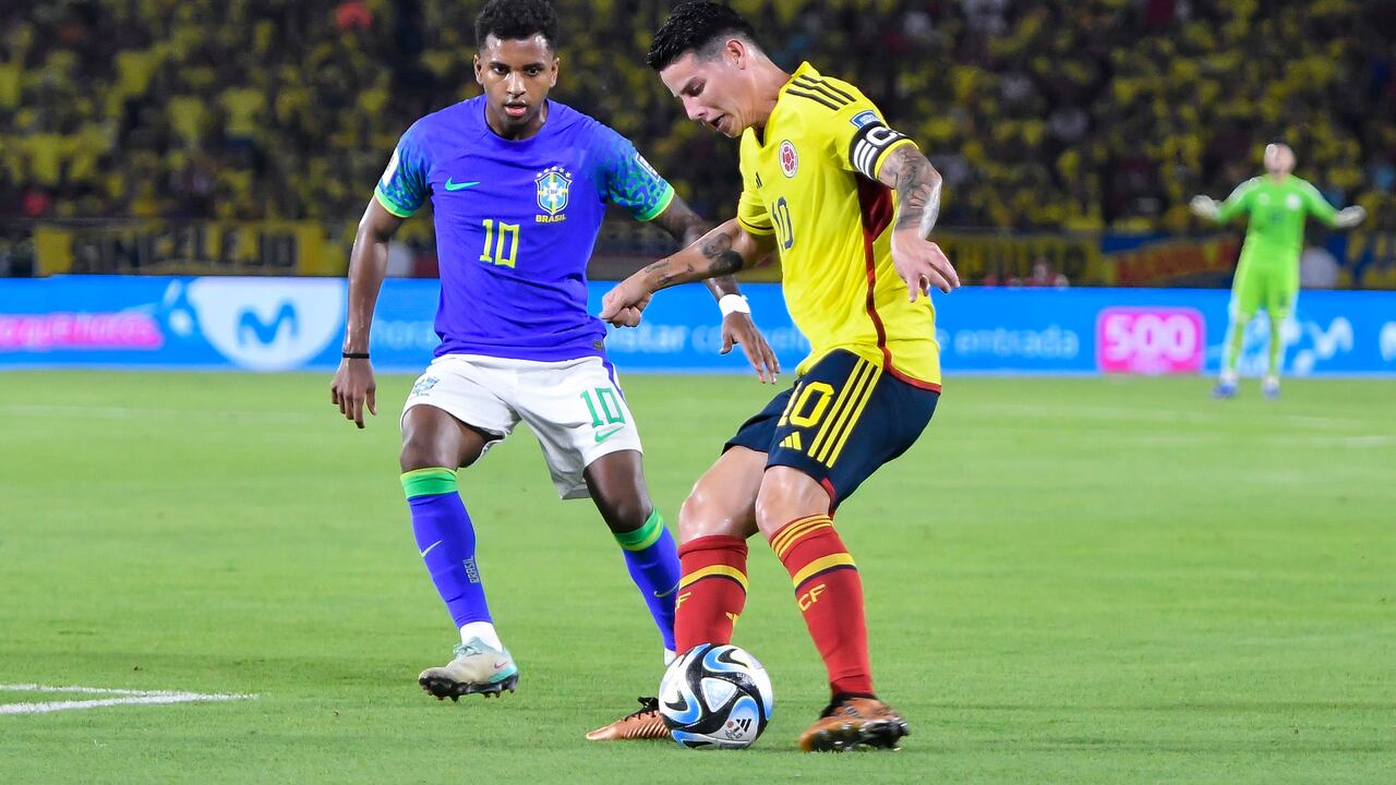 BARRANQUILLA, COLOMBIA - NOVEMBER 16: James Rodriguez of Colombia battles for possession with with Rodrygo of Brazil during the FIFA World Cup 2026 Qualifier match between Colombia and Brazil at Estadio Metropolitano Roberto Meléndez on November 16, 2023 in Barranquilla, Colombia. (Photo by Gabriel Aponte/Getty Images)