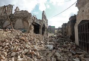 Naciones Unidas alertó este lunes que las partes enfrentadas en el marco de la guerra en Siria obstaculizaron el acceso a las zonas más golpeadas del noroeste del país por los terremotos que tuvieron lugar a principios de febrero y que han dejado hasta el momento más de 54.000 muertos en suelo turco y sirio. (Photo by Louai Beshara / AFP)