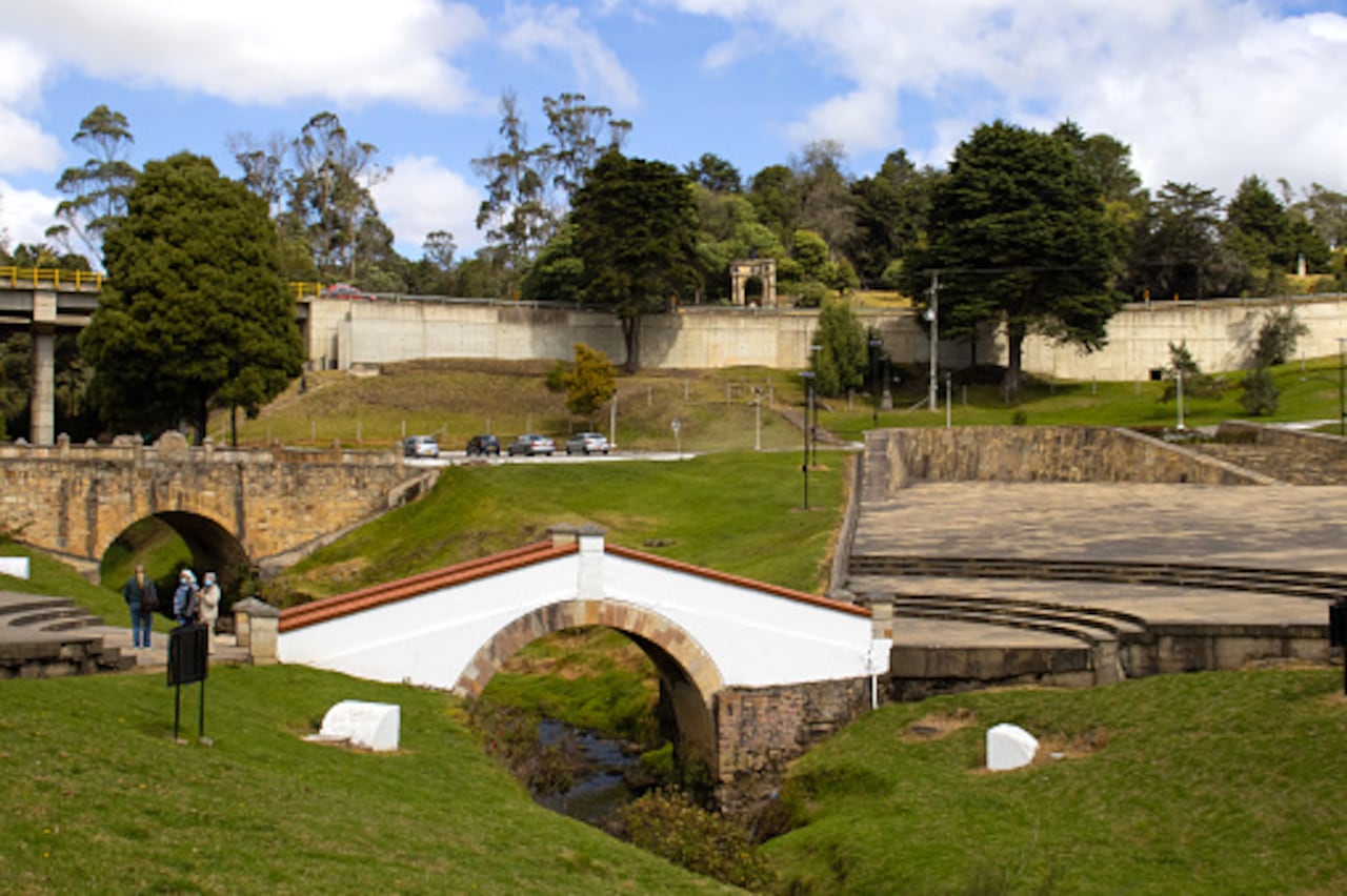 El Puente de Boyacá es un sitio histórico que honra la gesta libertadora.