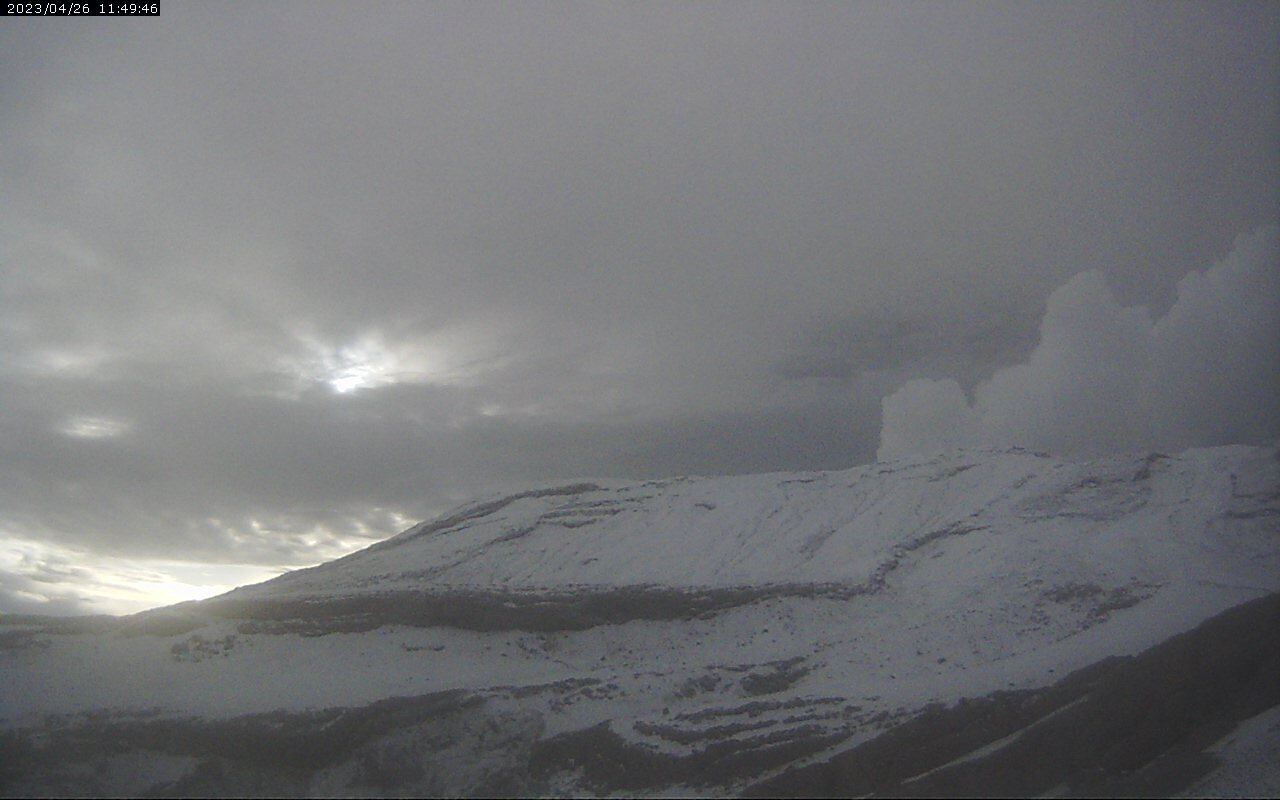 Así se vio el volcán Nevado del Ruiz en la mañana de este 26 de abril.