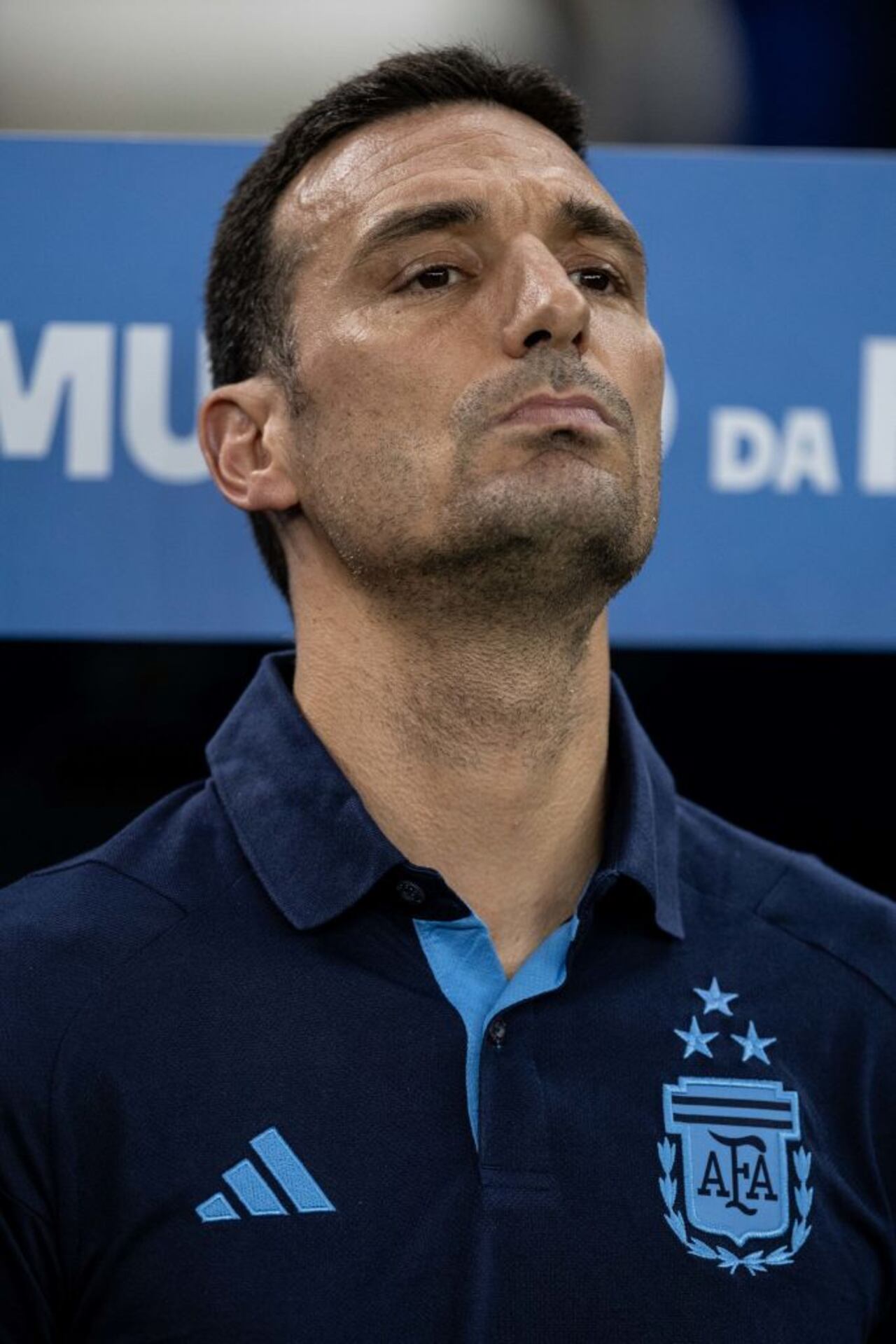 RIO DE JANEIRO, BRAZIL - NOVEMBER 21: Lionel Scaloni, Head Coach of Argentina looks on before the FIFA World Cup 2026 Qualifier match between Brazil and Argentina at Maracana Stadium on November 21, 2023 in Rio de Janeiro, Brazil. (Photo by Marco Galvão/Eurasia Sport Images/Getty Images)