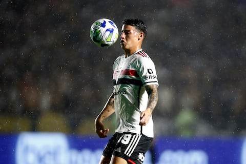 RIO DE JANEIRO, BRAZIL - OCTOBER 7: James Rodrigues of Sao Paulo controls the ball during the match between Vasco Da Gama and Sao Paulo as part of Brasileirao 2023 at Sao Januario Stadium on October 7, 2023 in Rio de Janeiro, Brazil. (Photo by Wagner Meier/Getty Images)