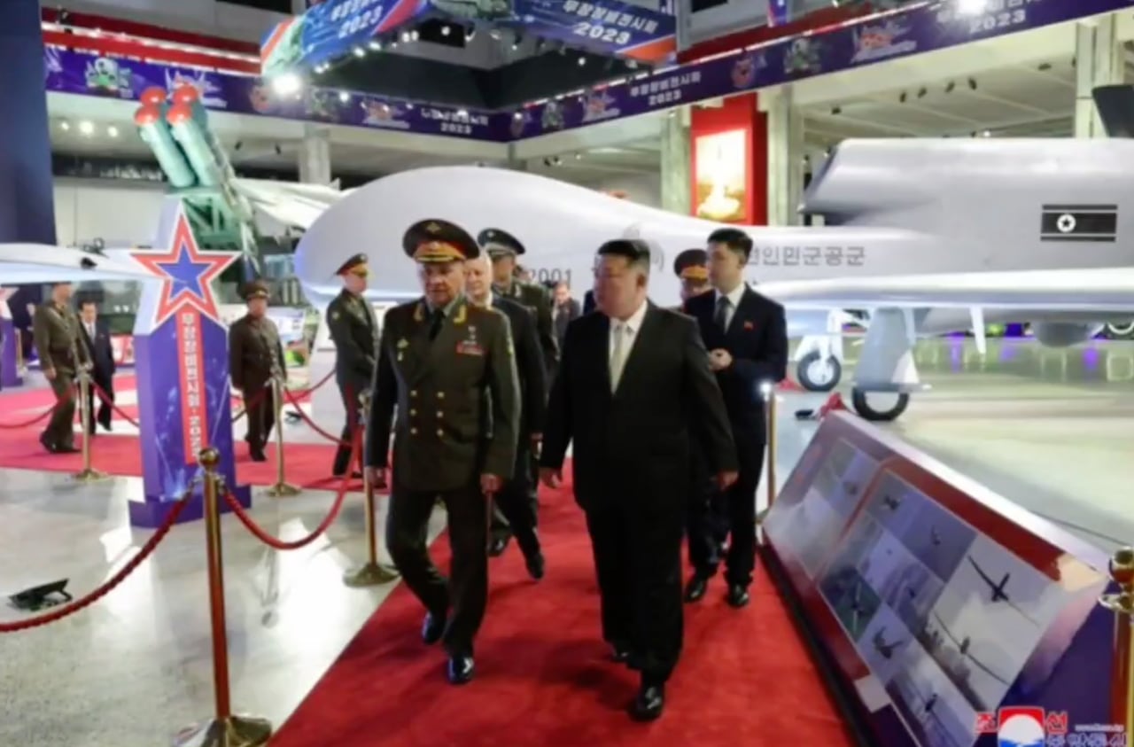 El ministro de defensa ruso fue uno de los invitados de Cora del Norte a la Weaponry Exhibition-2023.