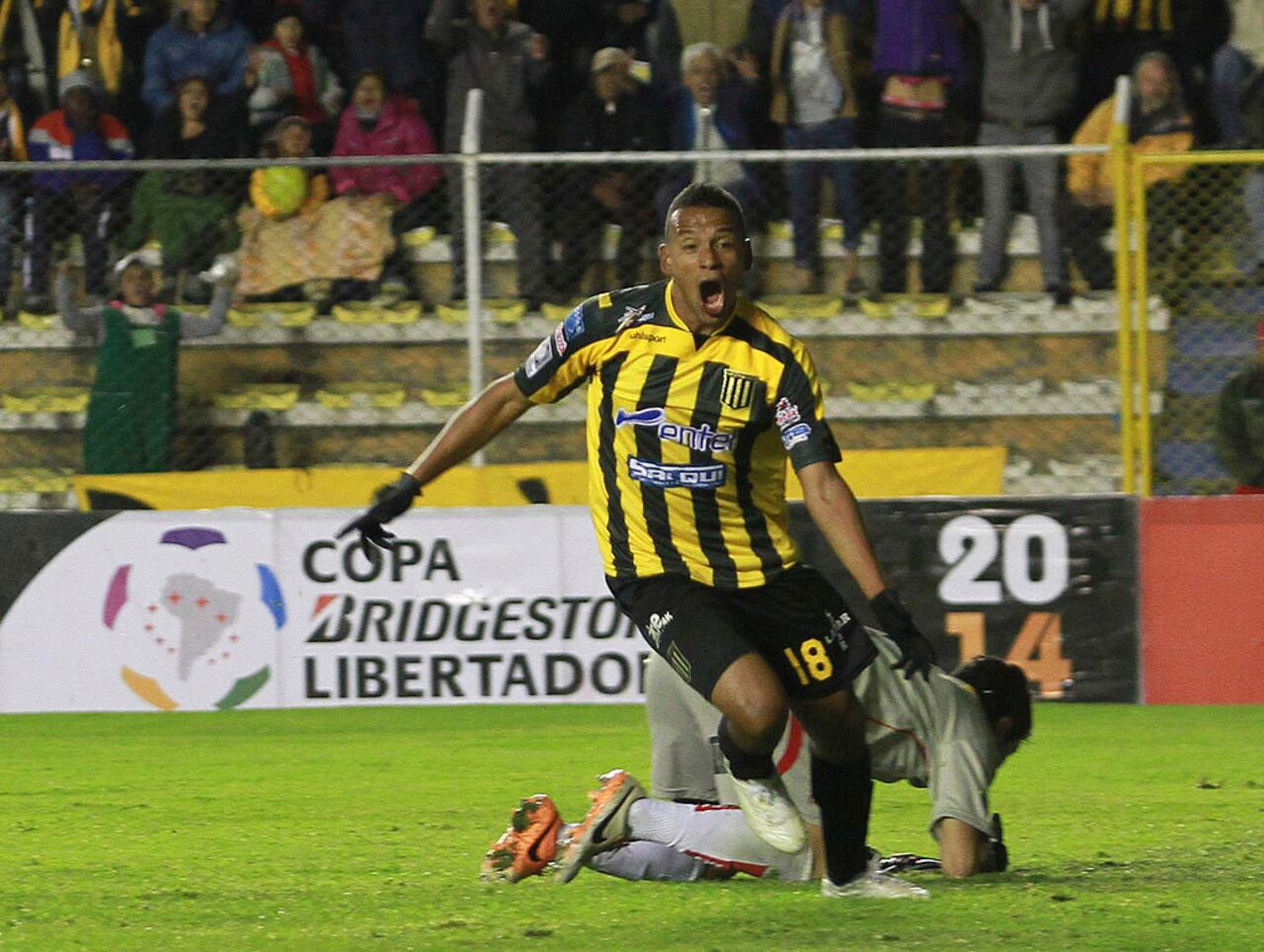 LA PAZ, BOLIVIA - APRIL 17:  Jair Reinoso of The Strongest celebrates a scored goal during a match between The Strongest and Defensor Sporting as part of the Copa Bridgestone Libertadores 2014 at Hernando Siles Stadium on April 17, 2014 in La Paz, Bolivia. (Photo by Jose Luis Quintana/LatinContent via Getty Images)