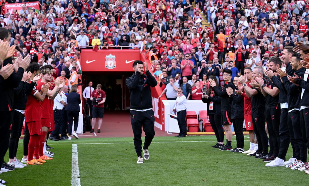 Alex Oxlade-Chamberlain en su despedida con el Liverpool.