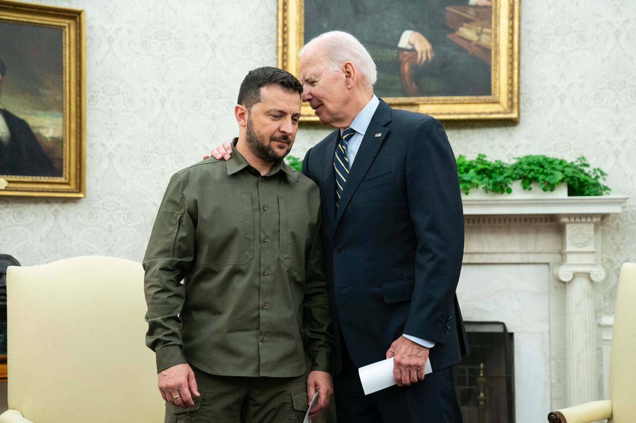 El presidente Joe Biden se reúne con el presidente ucraniano Volodymyr Zelenskyy en la Oficina Oval de la Casa Blanca, el jueves 21 de septiembre de 2023, en Washington.