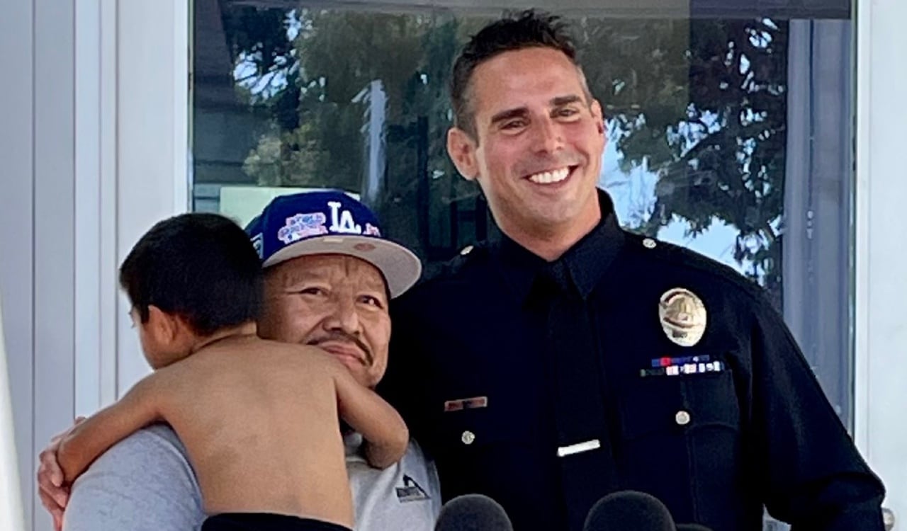 El oficial de policía salvó con primeros auxilios la vida del pequeño