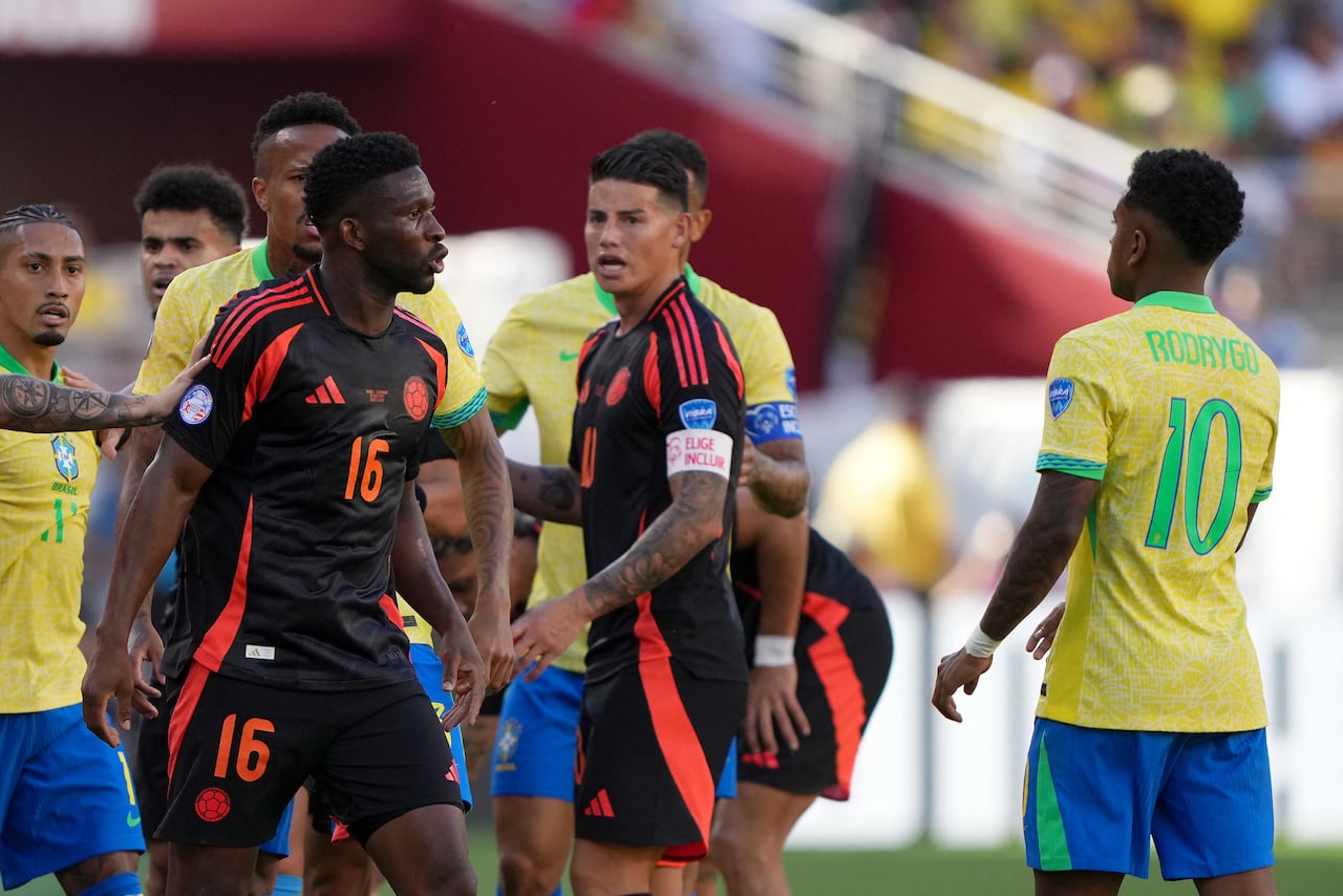 SANTA CLARA, CALIFORNIA - JULY 02: Jefferson Lerma of Colombia argues with Rodrygo of Brazil during the CONMEBOL Copa America 2024 Group D match between Brazil and Colombia at Levi's Stadium on July 02, 2024 in Santa Clara, California.   Thearon W. Henderson/Getty Images/AFP (Photo by Thearon W. Henderson / GETTY IMAGES NORTH AMERICA / Getty Images via AFP)
