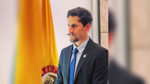 Sebastián Guanumen, posesionado como cónsul en Chile.