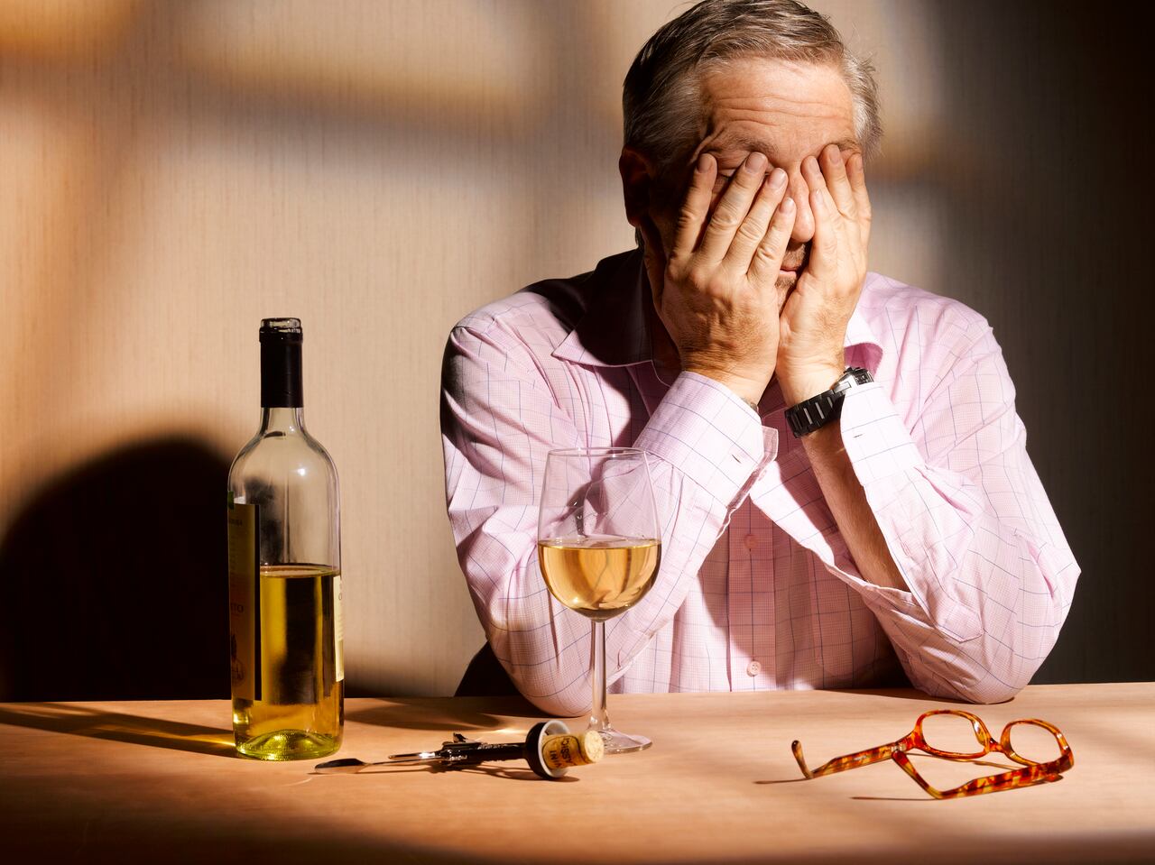 Las personas alcohólicas tienen más riesgo de padecer de enfermedades en el hígado y otras afecciones.