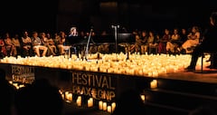 El concierto del pianista Thomas Enhco le hizo honor al hermoso marco en el cual se desarrolló. Rodeado de velas y de público, el parisino entregó una hora y media de genialidad musical y de espontaneidad. 