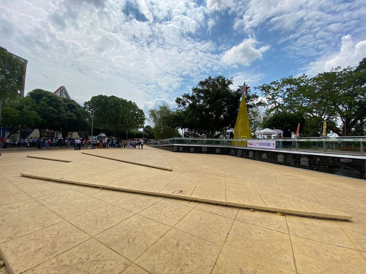 Panorama a las 11:00 a.m. en la plaza principal de San Vicente del Caguán.