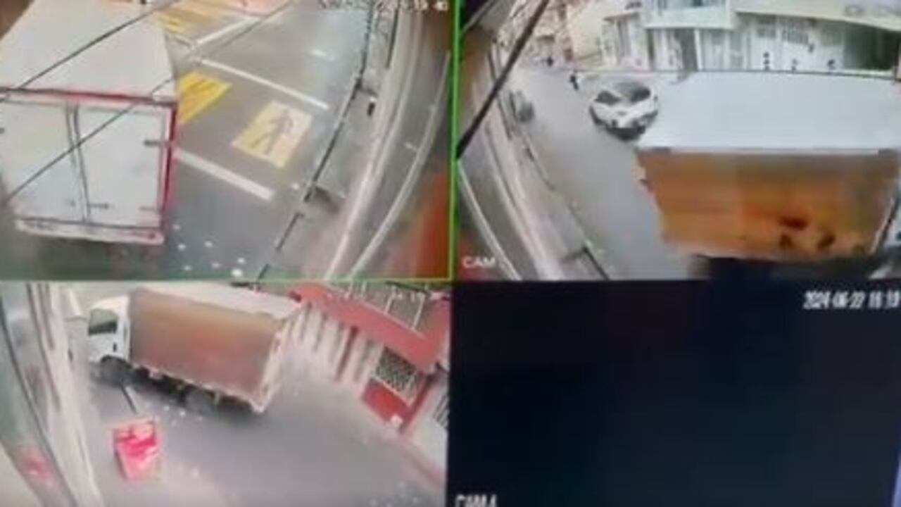 Imágenes del accidente del camión. Foto de video de cámaras de seguridad.