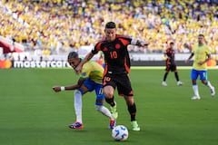 SANTA CLARA, CALIFORNIA - JULY 02: James Rodriguez of Colombia controls the ball against Raphinha of Brazil during the CONMEBOL Copa America 2024 Group D match between Brazil and Colombia at Levi's Stadium on July 02, 2024 in Santa Clara, California. (Photo by Thearon W. Henderson/Getty Images)