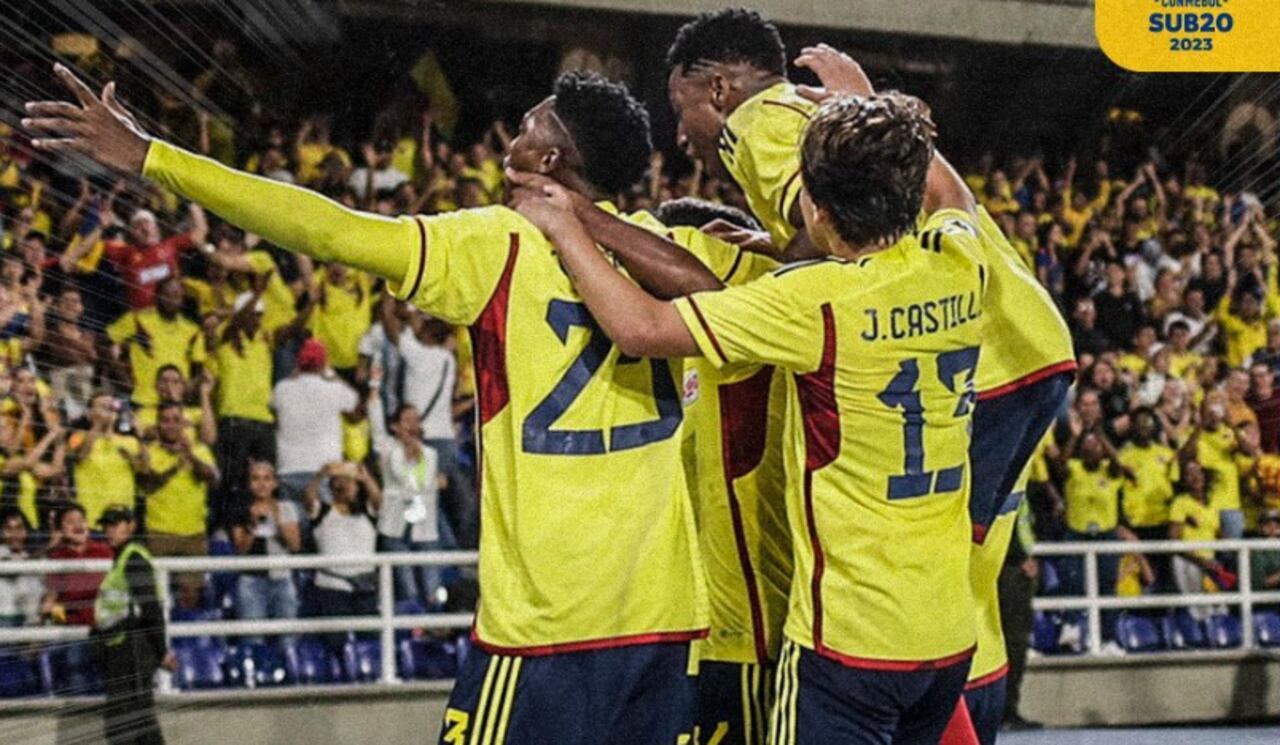 Jugadores de la Selección Colombia Sub-20 celebran el gol contra Argentina