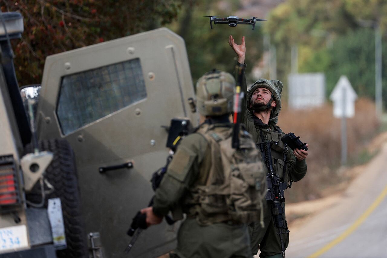 En imágenes : Las fuerzas israelíes se despliegan en la frontera con el Líbano en medio de temores de que el conflicto se expanda.