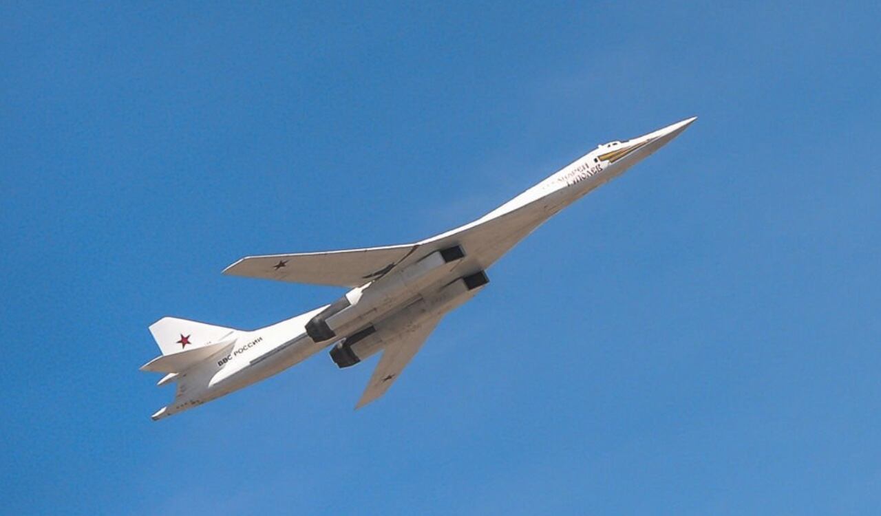 El Tu - 160 del ejército ruso puede llevar tanto bombas nucleares como armamento regular