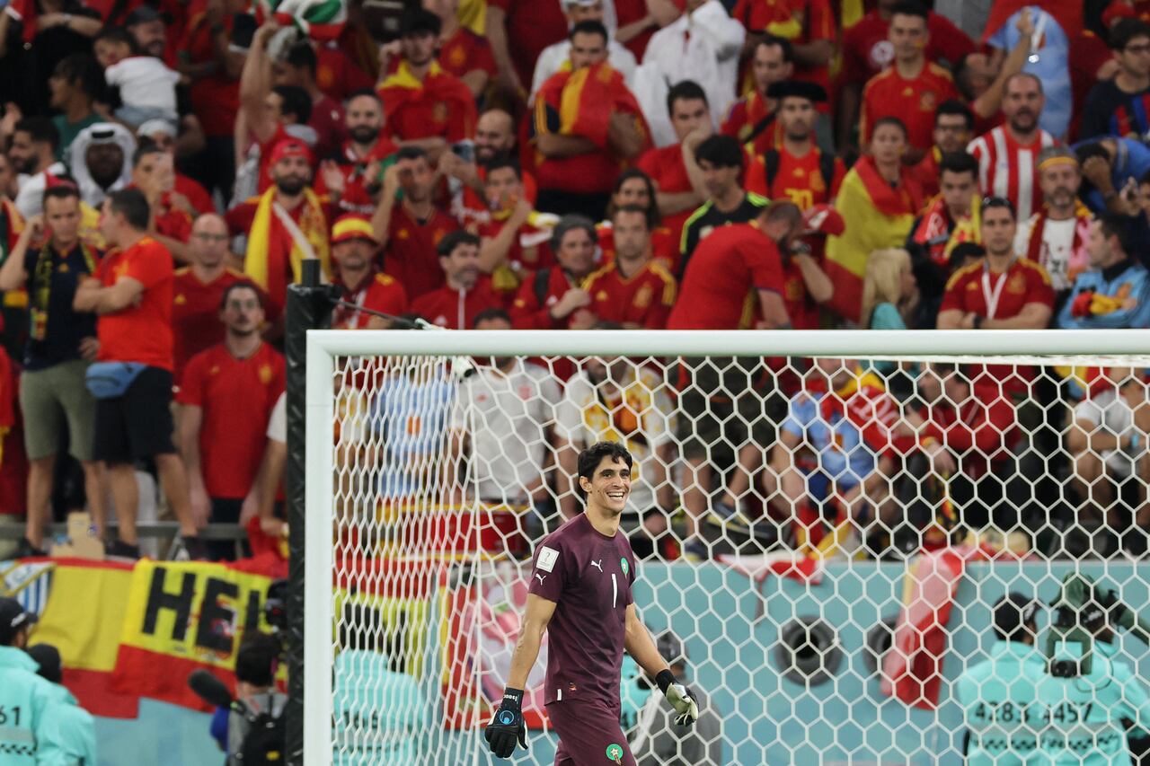 El arquero marroquí fue una de las figuras en la clasificación a cuartos de final de su selección. (Photo by KARIM JAAFAR / AFP)