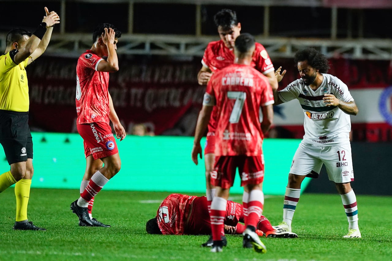 Marcelo se entristece por la impactante lesión que le generó a Luciano Sánchez, en la Copa Libertadores 2023.