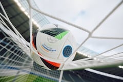 Fussballliebe, que traduce “amor por el futbol”, es el balón de la Eurocopa 2024, disputada en Alemania