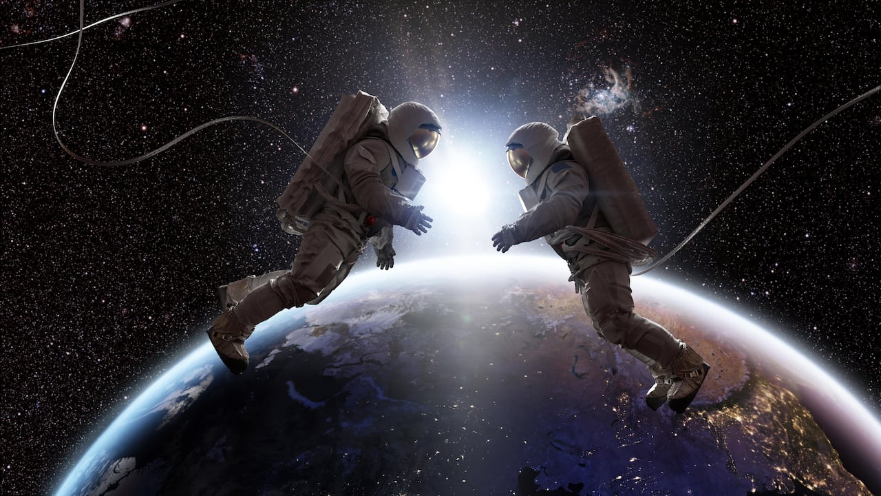 Un profesor de Medicina Espacial explicó lo que le sucedería al cuerpo si una persona muere en el espacio.