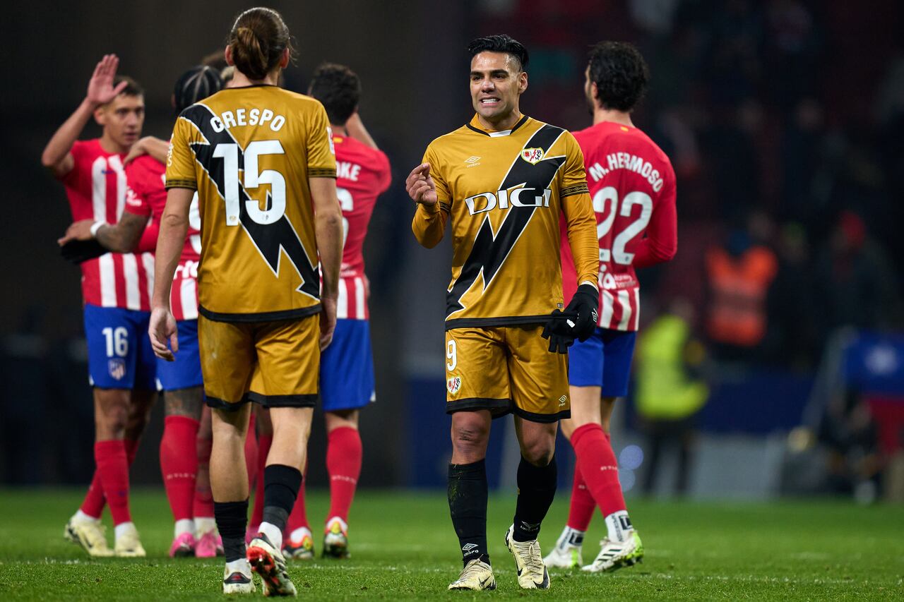 Radamel Falcao, del Rayo Vallecano, reacciona tras el partido de LaLiga EA Sports entre el Atlético de Madrid y el Rayo Vallecano en el estadio Civitas Metropolitano el 31 de enero de 2024 en Madrid, España.