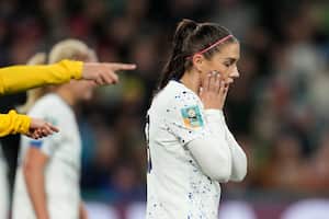 Alex Morgan #13 de Estados Unidos reacciona durante el primer tiempo del partido de octavos de final de la Copa Mundial Femenina de la FIFA Australia & Nueva Zelanda 2023 entre Suecia y Estados Unidos en el Estadio Rectangular de Melbourne el 06 de agosto de 2023 en Melbourne, Australia.