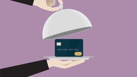 La idea de las tarjetas de crédito nació por un descuido en un restaurante.