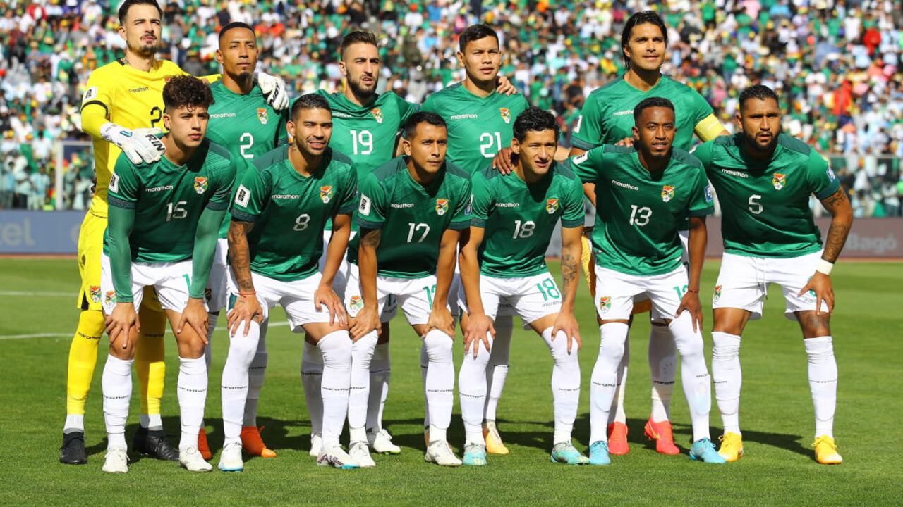 LA PAZ, BOLIVIA - SEPTEMBER 12: Players of Bolivia pose for a photo prior to a FIFA World Cup 2026 Qualifier match between Bolivia and Argentina at Hernando Siles Stadium on September 12, 2023 in La Paz, Bolivia. (Photo by Leonardo Fernandez/Getty Images)