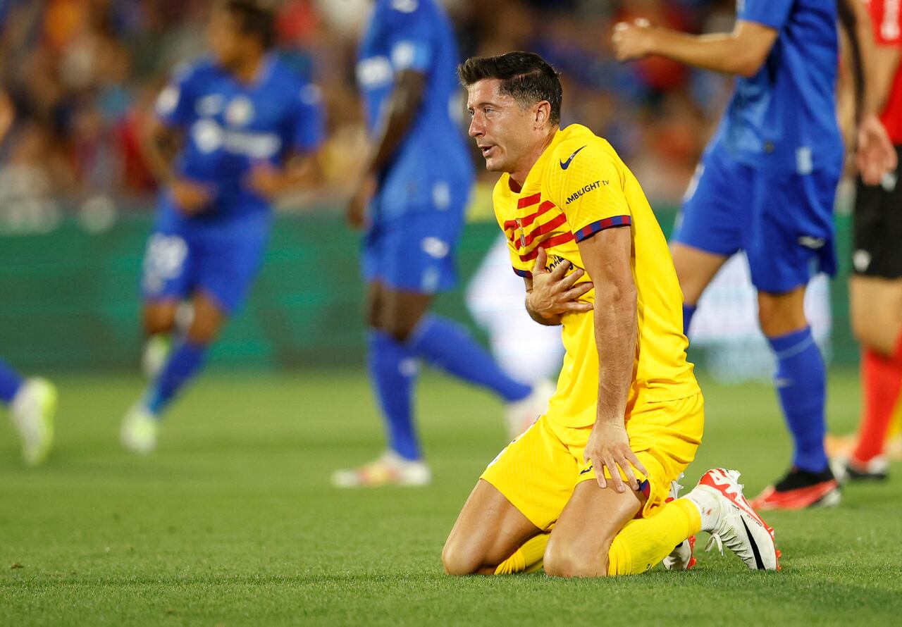 Soccer Football - Spain - LaLiga - Getafe v FC Barcelona - Coliseum Alfonso Perez, Getafe, Spain - August 13, 2023 FC Barcelona's Robert Lewandowski reacts REUTERS/Juan Medina