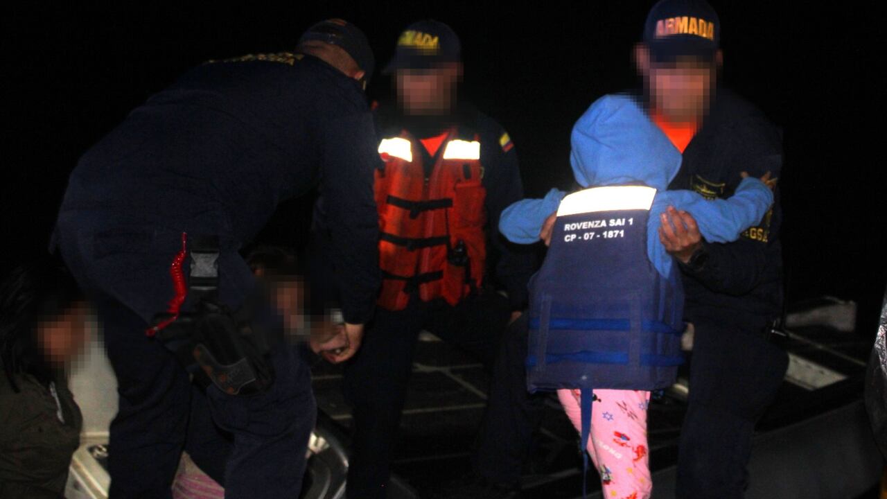 Entre los migrantes rescatados había menores de edad.