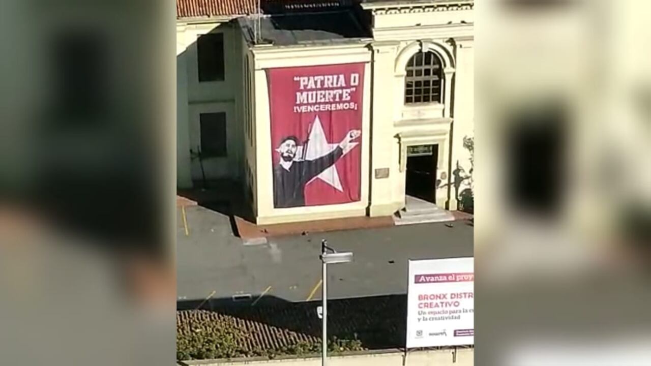 Pancarta de Fidel Castro en Bogotá.