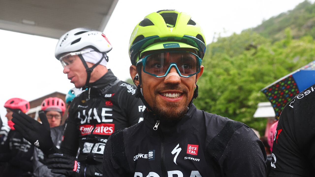 Team Bora's Colombian rider Daniel Martinez waits for the start of the race during the 16th stage of the 107th Giro d'Italia cycling race, 206km between Livigno and Santa Cristina Val Gardena on May 21, 2024. Due to bad weather condition, the route changed and the start takes place in Lasa. (Photo by Luca Bettini / AFP)