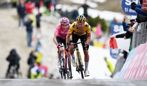 Primoz Roglic y Geraint Thomas lucharán en la etapa 20 por el Giro de Italia 2023.