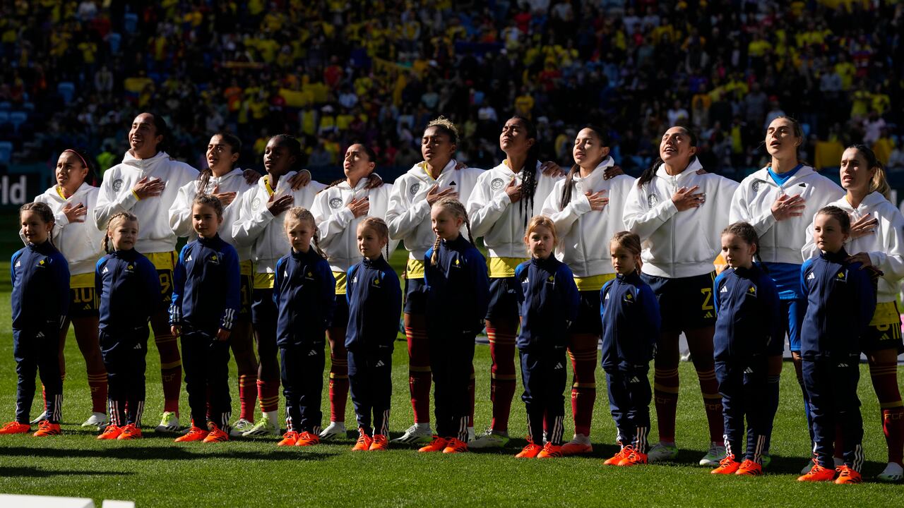 Colombia's team sing the national anthem before the start of the Women's World Cup Group H soccer match between Colombia and South Korea at the Sydney Football Stadium in Sydney, Australia, Tuesday, July 25, 2023. (AP Photo/Rick Rycroft)