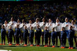 Colombia durante los himnos en el Sydney Football Stadium