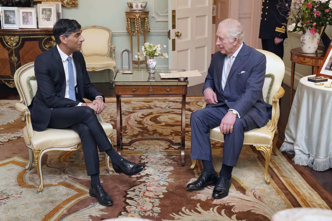 El rey Carlos III y el primer ministro británico, Rishi Sunak