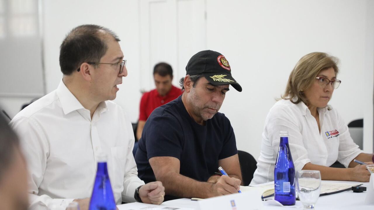 De izquierda a derecha; Francisco Barbosa, fiscal general; Alex Char, alcalde de Barranquilla y Martha Mancera, vicefiscal.