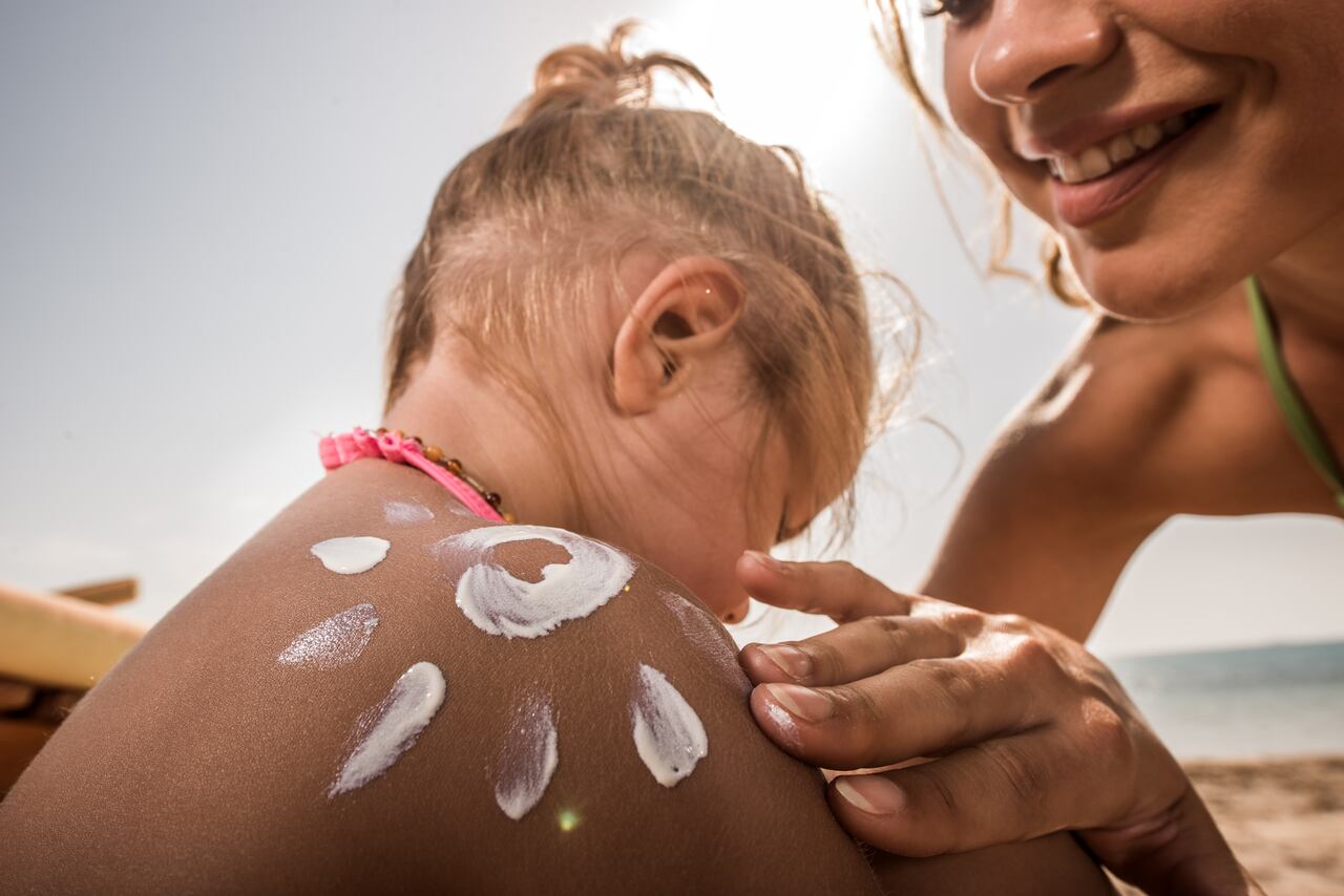 Proteger la piel de los rayos UV del sol.