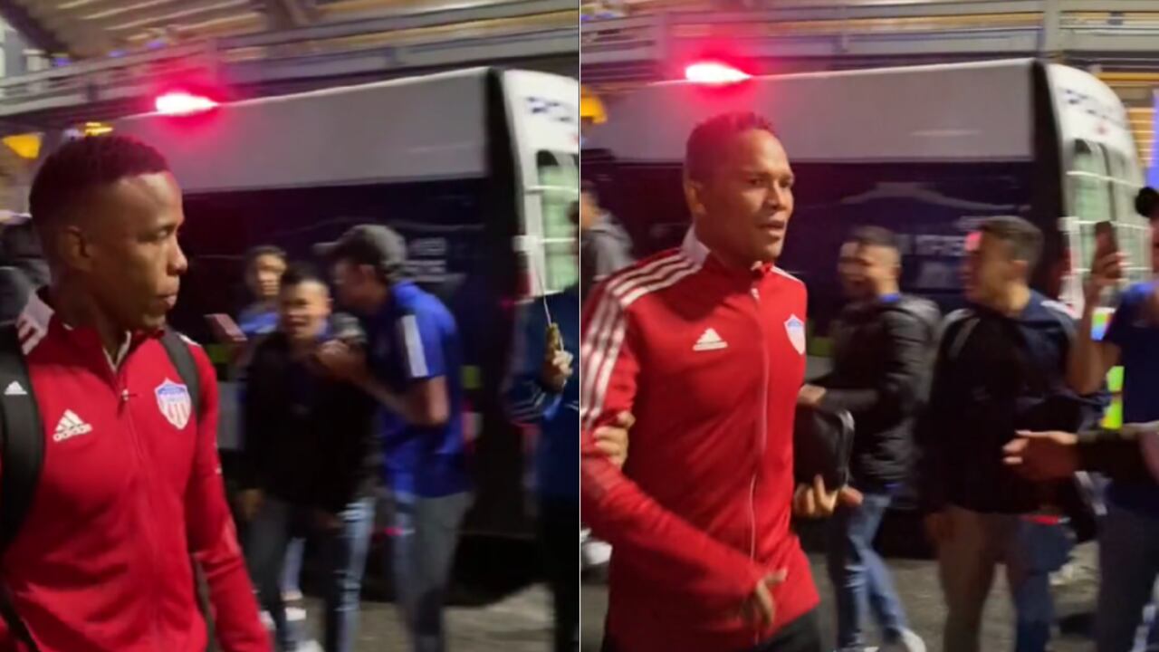 Jugadores de Junior a la salida de el estadio El Campín.