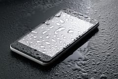 Algunos trucos puede ayudar a recuperar el celular si se cae en agua.