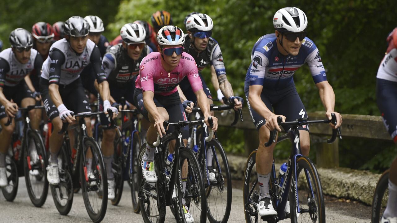 Belgium's Remco Evenepoel, center, pedals with the pack during the third stage of the Giro d'Italia cycling race from Vasto to Melfi, Italy, Monday, May 8, 2023. (AP/Fabio Ferrari/LaPresse)