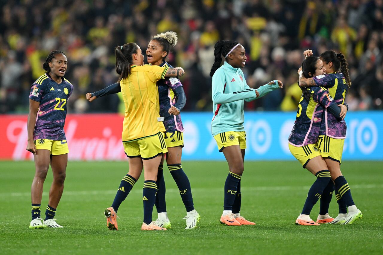 MELBOURNE, AUSTRALIA - 8 DE AGOSTO: Las jugadoras de Colombia celebran la victoria del equipo por 1-0 y avanzan a los cuartos de final luego del partido de octavos de final de la Copa Mundial Femenina de la FIFA Australia y Nueva Zelanda 2023 entre Colombia y Jamaica en el Estadio Rectangular de Melbourne el 8 de agosto de 2023 en Melbourne/Naarm, Australia. (Foto de Quinn Rooney/Getty Images)