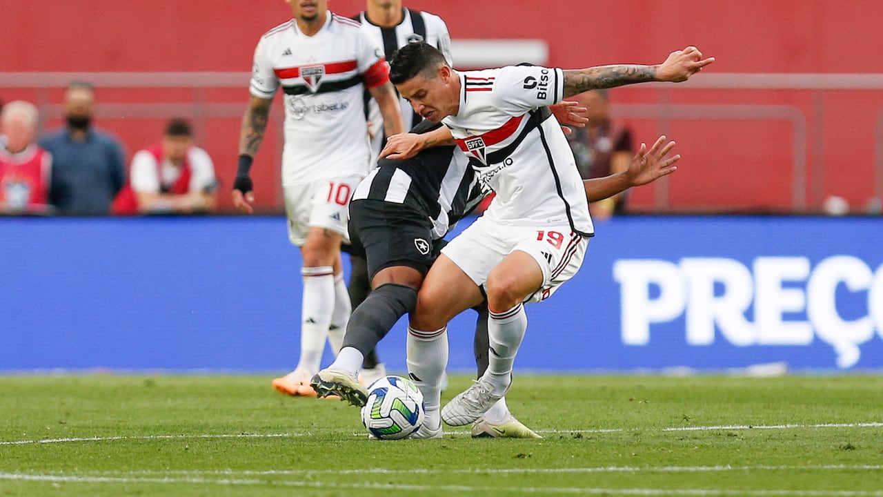 SAO PAULO, BRAZIL - AUGUST 19: James Rodriguez of Sao Paulo in action during the match between Sao Paulo and Botafogo as part of Brasileirao Series A 2023 at Morumbi Stadium on August 19, 2023 in Sao Paulo, Brazil. (Photo by Ricardo Moreira/Getty Images)