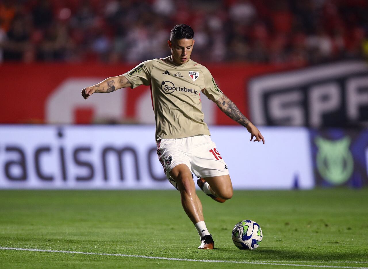 Soccer Football - Brasileiro Championship - Sao Paulo v Fortaleza - Estadio Morumbi, Sao Paulo, Brazil - September 20, 2023 Sao Paulo's James Rodriguez during the warm up before the match REUTERS/Carla Carniel