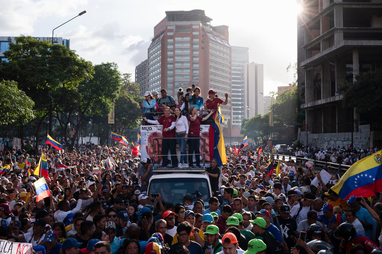 La campaña para las elecciones presidenciales del 28 de julio se inauguró oficialmente en Venezuela en medio de una gran incertidumbre el jueves, con el titular Nicolás Maduro acusado de persecución política. (Foto de Gabriela ORAA/AFP)