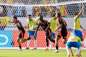 Momento del gol de Daniel Muñoz contra Brasil