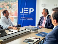 Erasmo Zuleta, gobernador de Córdoba, reunido con el presidente de la JEP, Roberto Vidal López.