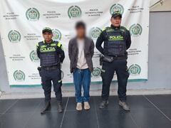 Este es el hombre capturado por lanzar panfletos amenazante en contra de la directora de la Cárcel La Modelo en Bogotá