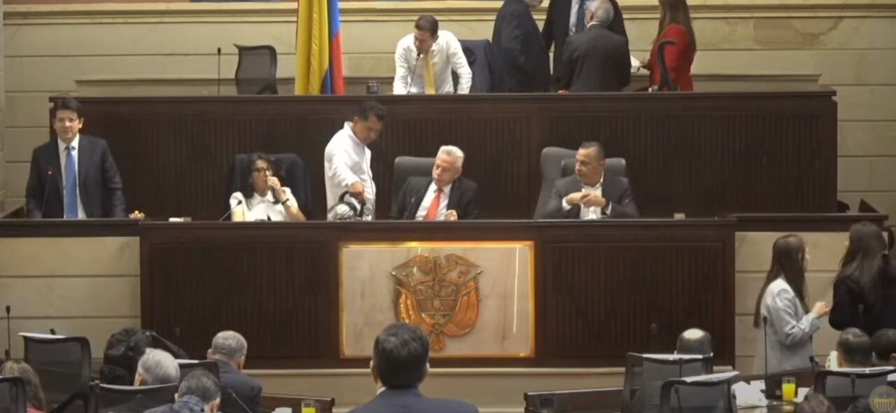 Debate a proyecto de ley de ampliación de cupo de endeudamiento en Colombia